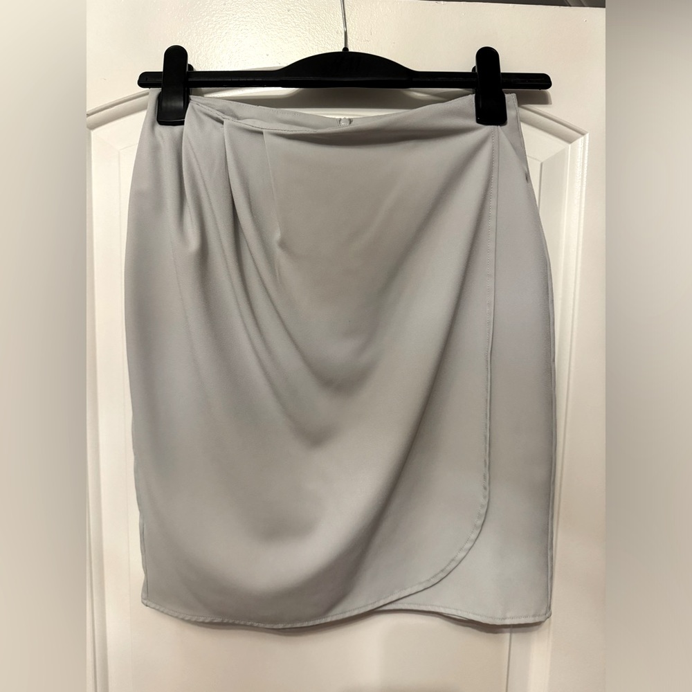 Banana Republic, gray mini skirt. Size, XS /0